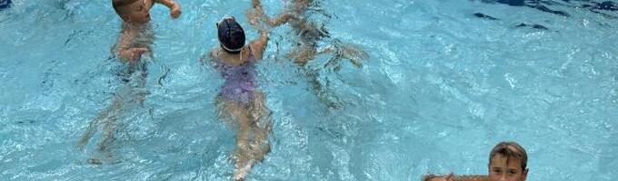 Ilustrační obrázek - Plavecká štafeta měst