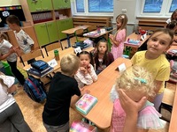 Fotografie 12 - Copak prvňáci první dny školy dělali?