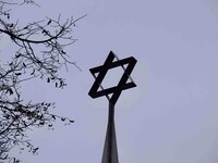 Fotografie 3 - Deváťáci na pietní akci k uctění obětí holokaustu