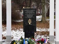 Fotografie 4 - Deváťáci na pietní akci k uctění obětí holokaustu