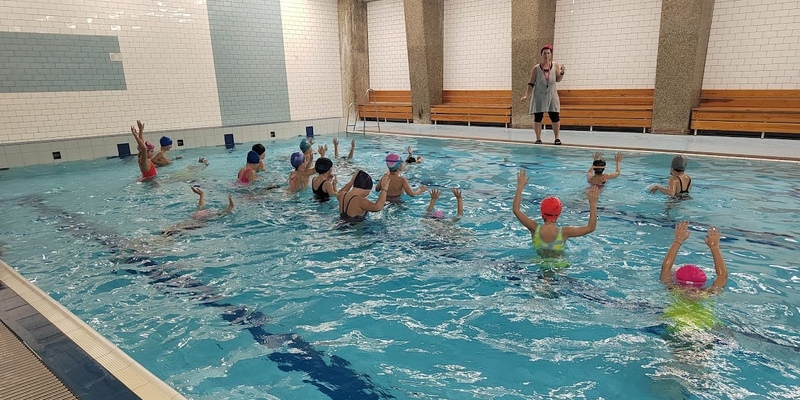 Slide - Druháci, plavky na sebe a vždy ve středu plaveme!