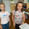 Fotografie 10 - PRVOUKA - opakujeme, pracujeme ve dvojicích a učíme se hrou