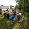 Fotografie 5 - Sběr větviček v areálu hřiště