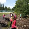 Fotografie 15 - Sběr větviček v areálu hřiště