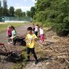 Fotografie 16 - Sběr větviček v areálu hřiště