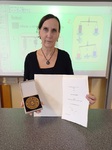 Fotografie 3 - Významné ocenění paní učitelky Květy Kolářové za celoživotní přínos na poli fyzikálním