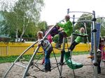 Fotografie 1 - Na novém hřišti před školou
