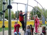 Fotografie 7 - Na novém hřišti před školou
