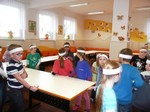 Fotografie 2 - Výroba figurek ze slaného těsta ve školní jídelně 27. 11. 2013