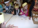 Fotografie 14 - Výroba figurek ze slaného těsta ve školní jídelně 27. 11. 2013