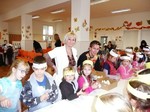 Fotografie 16 - Výroba figurek ze slaného těsta ve školní jídelně 27. 11. 2013