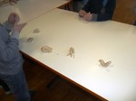 Fotografie 18 - Výroba figurek ze slaného těsta ve školní jídelně 27. 11. 2013