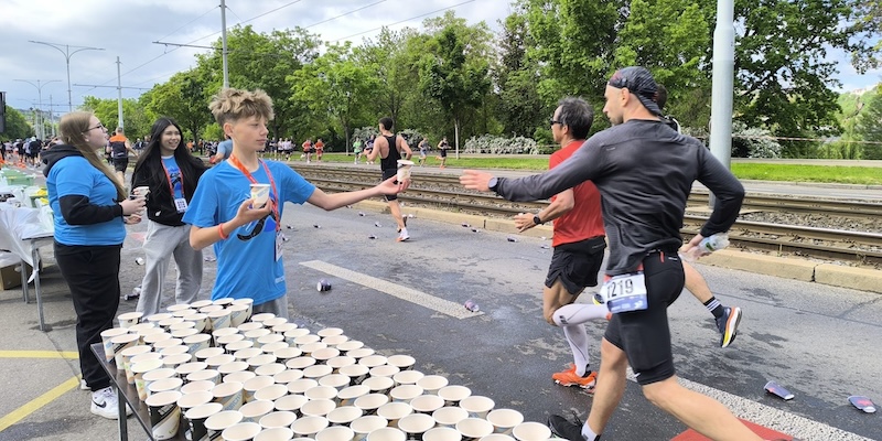 Slide - Dobrovolníci na Orlen maratonu v Praze